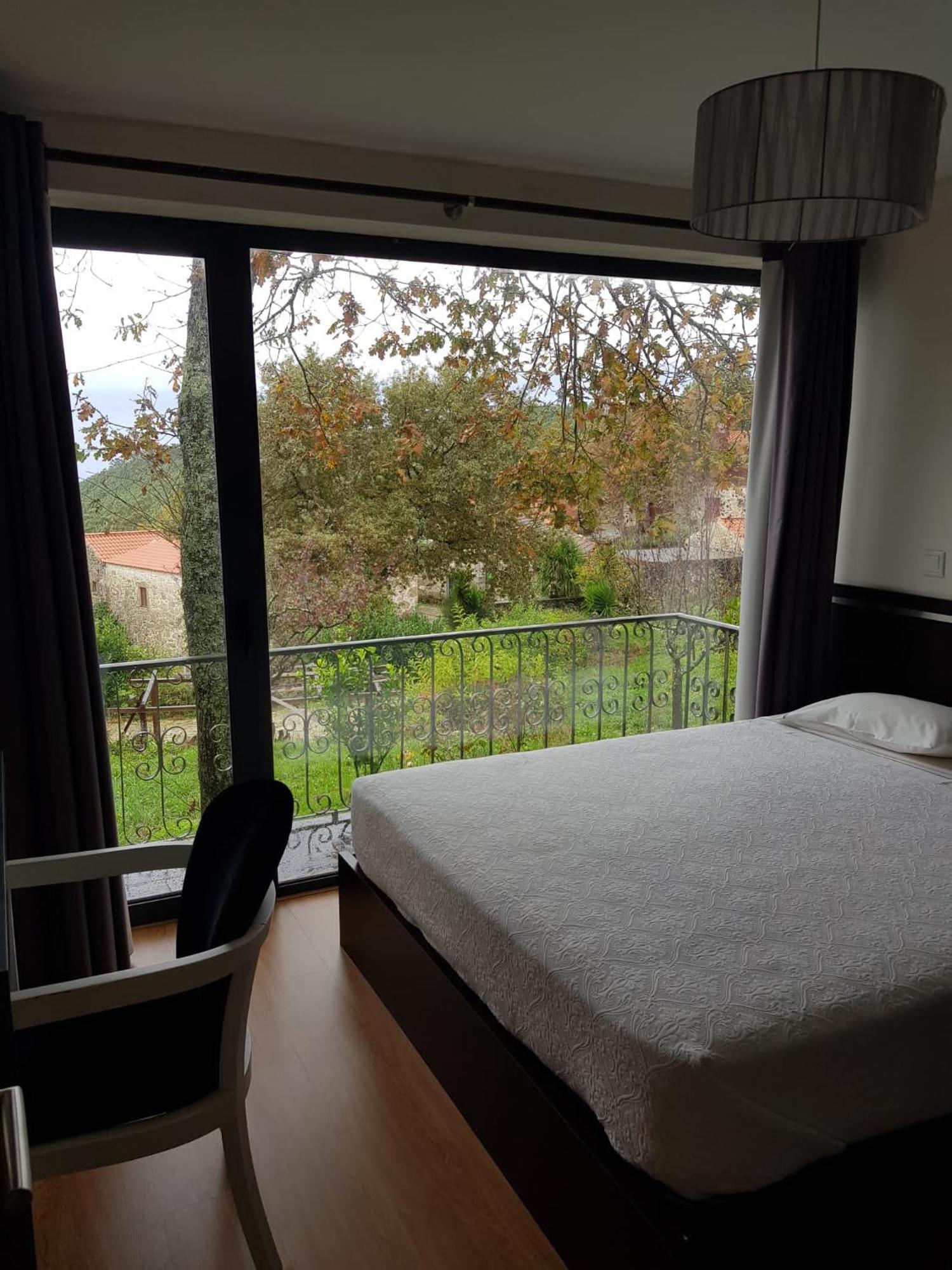 Trebid'Ouro Villa Vale de Cambra Rom bilde